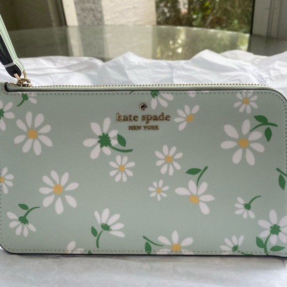 Kate Spade Daisy Medium Wristlet - Pinmount Logo - 3 Card Slots and Slip Pocket - Picture 2 of 8